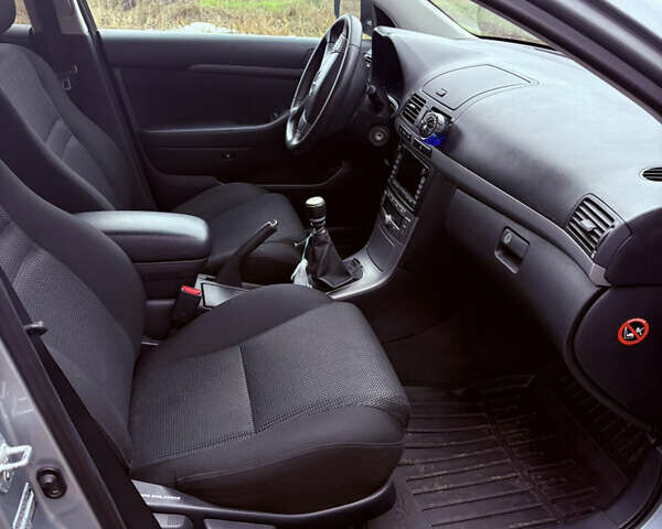 Серый Тойота Авенсис, объемом двигателя 2.2 л и пробегом 229 тыс. км за 6200 $, фото 9 на Automoto.ua