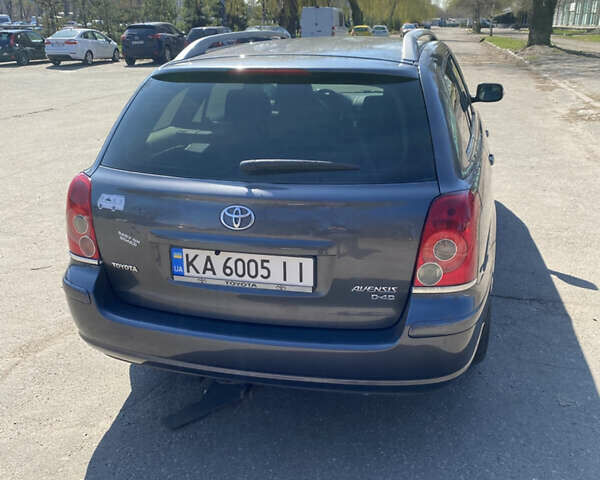 Серый Тойота Авенсис, объемом двигателя 2 л и пробегом 260 тыс. км за 6500 $, фото 6 на Automoto.ua