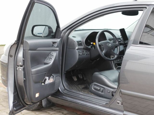 Серый Тойота Авенсис, объемом двигателя 2 л и пробегом 300 тыс. км за 8200 $, фото 16 на Automoto.ua