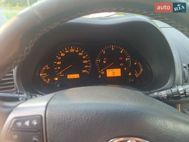 Серый Тойота Авенсис, объемом двигателя 2.2 л и пробегом 327 тыс. км за 5000 $, фото 2 на Automoto.ua