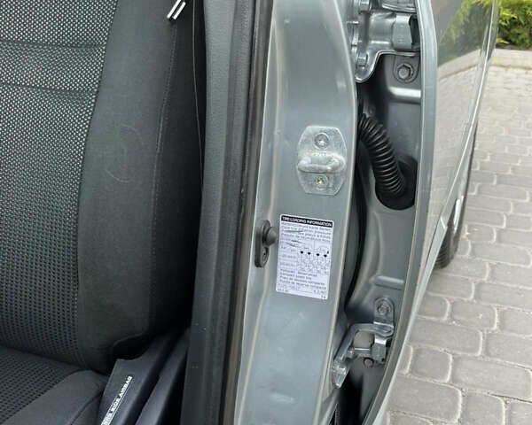 Сірий Тойота Авенсіс, об'ємом двигуна 1.8 л та пробігом 233 тис. км за 7700 $, фото 23 на Automoto.ua