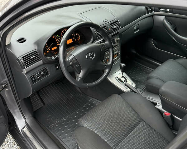 Серый Тойота Авенсис, объемом двигателя 2 л и пробегом 194 тыс. км за 7800 $, фото 85 на Automoto.ua
