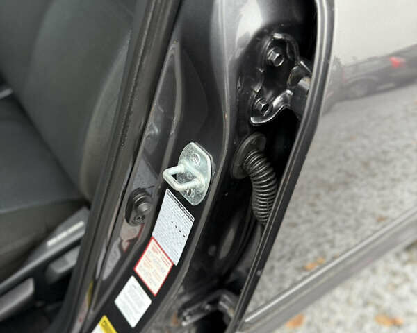 Серый Тойота Авенсис, объемом двигателя 2 л и пробегом 194 тыс. км за 7800 $, фото 127 на Automoto.ua