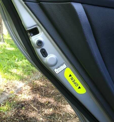 Сірий Тойота Авенсіс, об'ємом двигуна 2 л та пробігом 409 тис. км за 7000 $, фото 65 на Automoto.ua