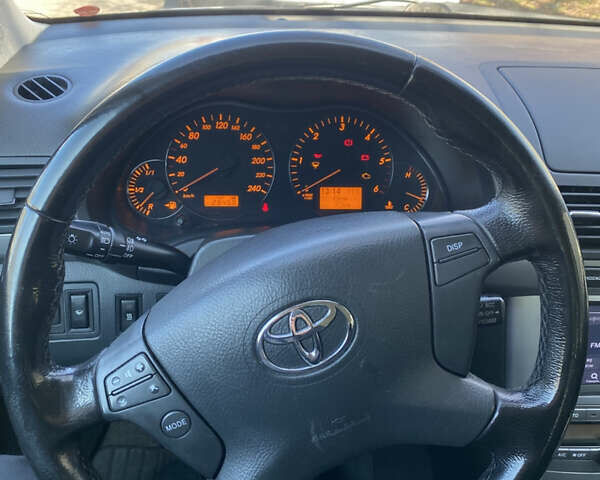 Серый Тойота Авенсис, объемом двигателя 2 л и пробегом 260 тыс. км за 6500 $, фото 12 на Automoto.ua