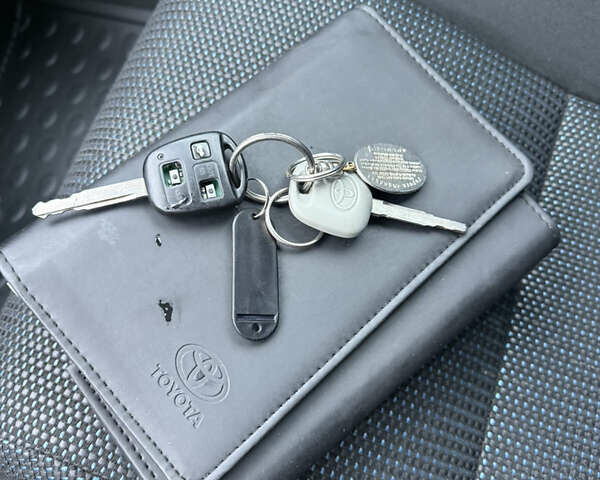 Серый Тойота Авенсис, объемом двигателя 2 л и пробегом 194 тыс. км за 7800 $, фото 142 на Automoto.ua