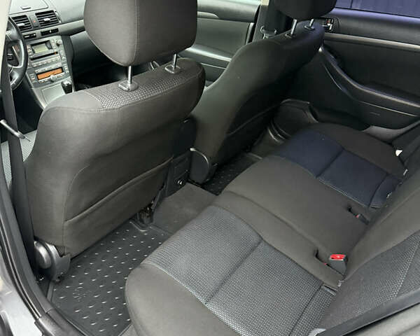 Серый Тойота Авенсис, объемом двигателя 2 л и пробегом 194 тыс. км за 7800 $, фото 86 на Automoto.ua