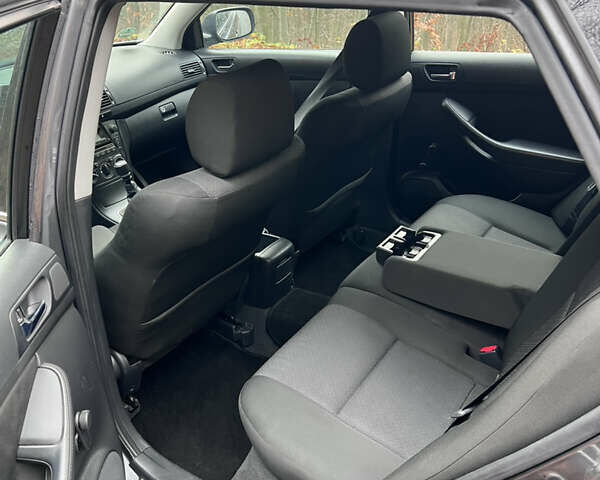 Серый Тойота Авенсис, объемом двигателя 2 л и пробегом 264 тыс. км за 5600 $, фото 7 на Automoto.ua