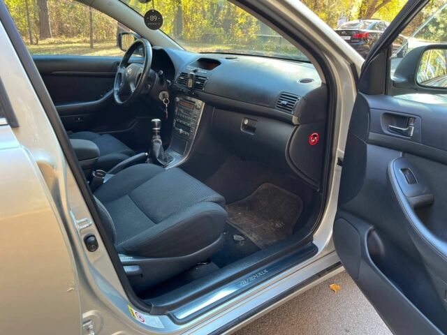 Серый Тойота Авенсис, объемом двигателя 0 л и пробегом 280 тыс. км за 2700 $, фото 6 на Automoto.ua