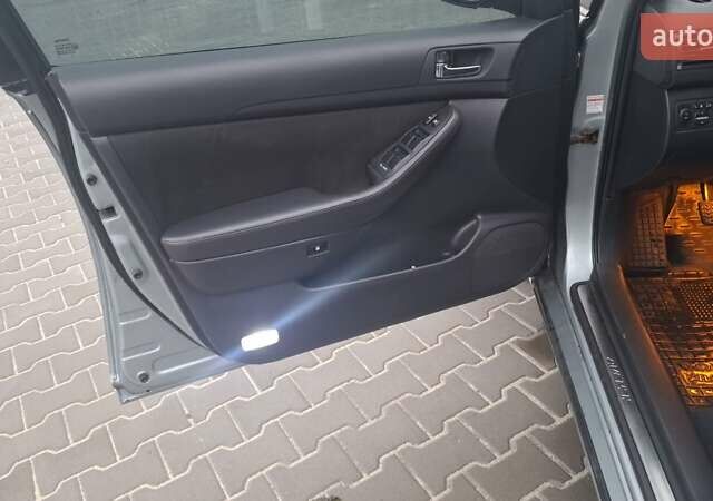 Серый Тойота Авенсис, объемом двигателя 2 л и пробегом 305 тыс. км за 6900 $, фото 4 на Automoto.ua