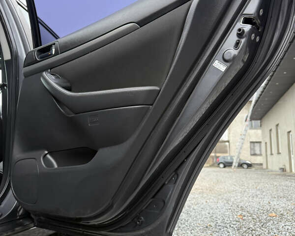 Серый Тойота Авенсис, объемом двигателя 2 л и пробегом 194 тыс. км за 7800 $, фото 135 на Automoto.ua