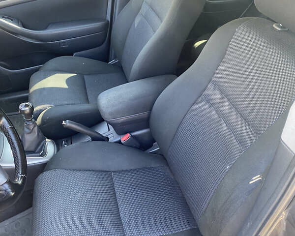 Серый Тойота Авенсис, объемом двигателя 2 л и пробегом 260 тыс. км за 6500 $, фото 18 на Automoto.ua