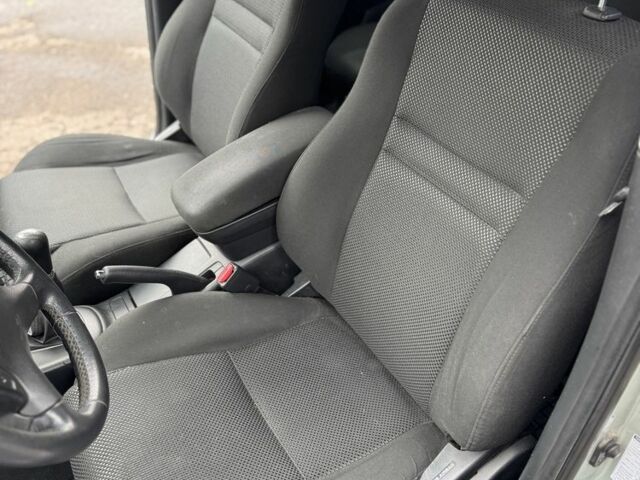 Серый Тойота Авенсис, объемом двигателя 2.2 л и пробегом 300 тыс. км за 2800 $, фото 18 на Automoto.ua