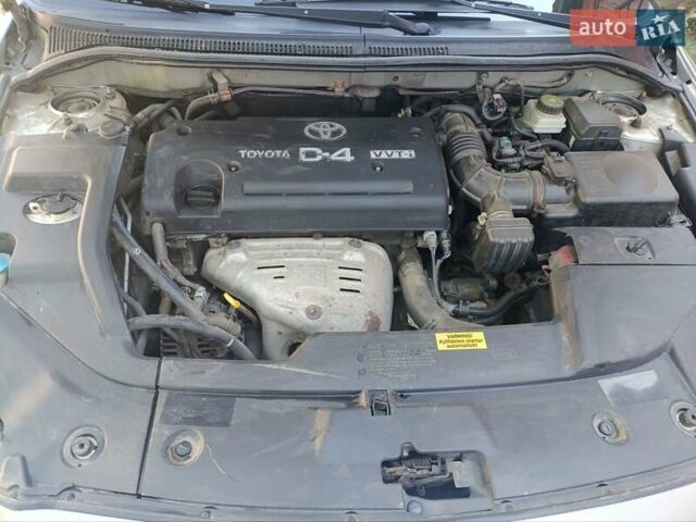 Серый Тойота Авенсис, объемом двигателя 2 л и пробегом 278 тыс. км за 7200 $, фото 4 на Automoto.ua