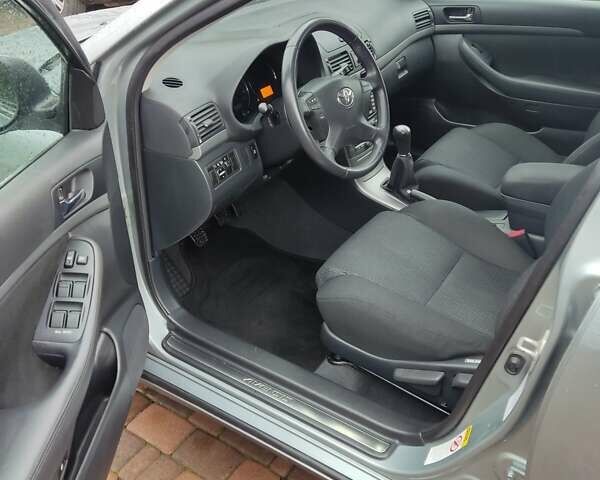 Серый Тойота Авенсис, объемом двигателя 1.8 л и пробегом 205 тыс. км за 7650 $, фото 18 на Automoto.ua