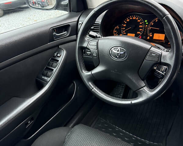 Серый Тойота Авенсис, объемом двигателя 2 л и пробегом 194 тыс. км за 7800 $, фото 100 на Automoto.ua