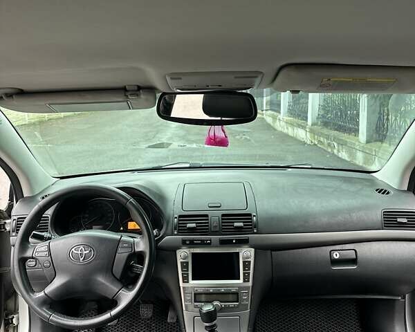 Серый Тойота Авенсис, объемом двигателя 2 л и пробегом 337 тыс. км за 6200 $, фото 15 на Automoto.ua