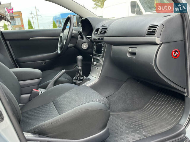 Сірий Тойота Авенсіс, об'ємом двигуна 1.8 л та пробігом 233 тис. км за 7700 $, фото 50 на Automoto.ua