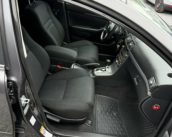 Серый Тойота Авенсис, объемом двигателя 2 л и пробегом 194 тыс. км за 7800 $, фото 107 на Automoto.ua