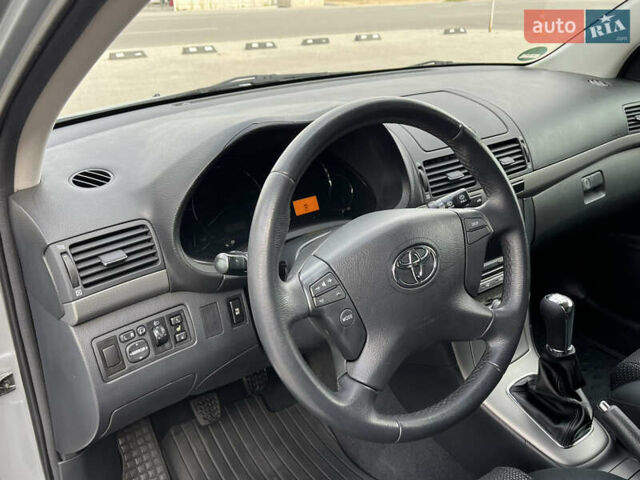 Сірий Тойота Авенсіс, об'ємом двигуна 1.8 л та пробігом 233 тис. км за 7700 $, фото 26 на Automoto.ua