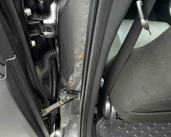 Серый Тойота Авенсис, объемом двигателя 2 л и пробегом 194 тыс. км за 7800 $, фото 130 на Automoto.ua