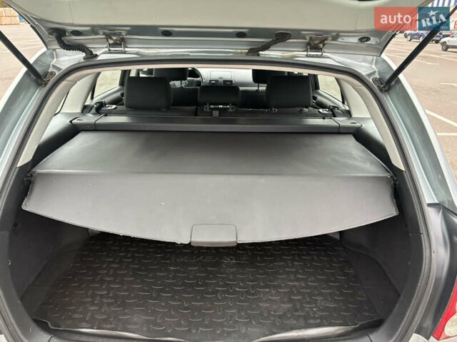 Серый Тойота Авенсис, объемом двигателя 1.79 л и пробегом 210 тыс. км за 7300 $, фото 12 на Automoto.ua