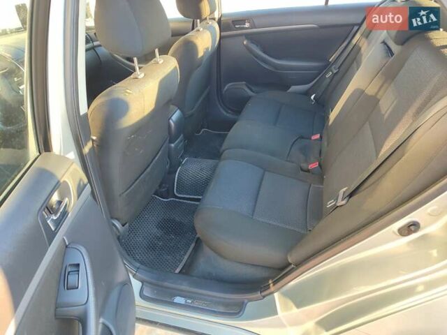 Серый Тойота Авенсис, объемом двигателя 2 л и пробегом 355 тыс. км за 5100 $, фото 8 на Automoto.ua