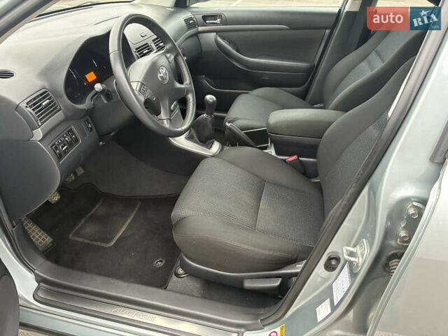 Серый Тойота Авенсис, объемом двигателя 1.79 л и пробегом 210 тыс. км за 7300 $, фото 8 на Automoto.ua