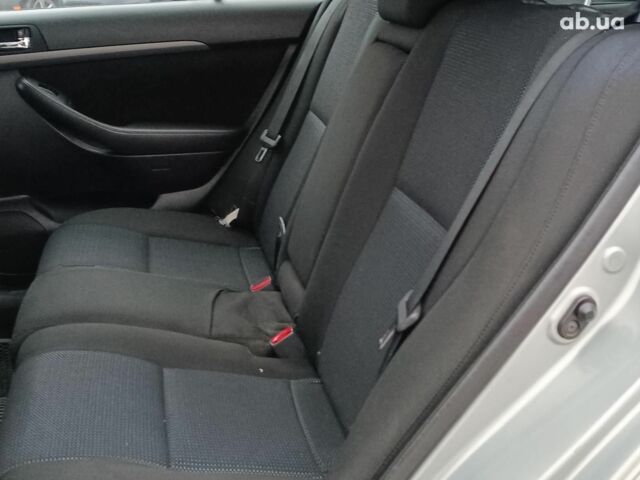 Серый Тойота Авенсис, объемом двигателя 2 л и пробегом 353 тыс. км за 6450 $, фото 44 на Automoto.ua