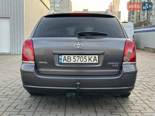 Серый Тойота Авенсис, объемом двигателя 2 л и пробегом 334 тыс. км за 7200 $, фото 4 на Automoto.ua