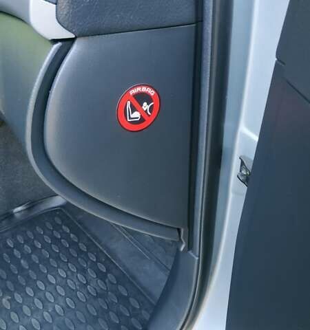 Сірий Тойота Авенсіс, об'ємом двигуна 2 л та пробігом 409 тис. км за 7000 $, фото 97 на Automoto.ua