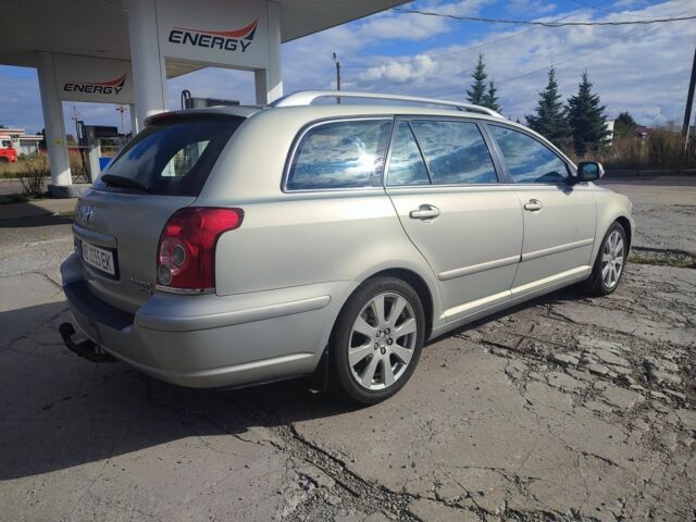 Серый Тойота Авенсис, объемом двигателя 2 л и пробегом 325 тыс. км за 5700 $, фото 2 на Automoto.ua