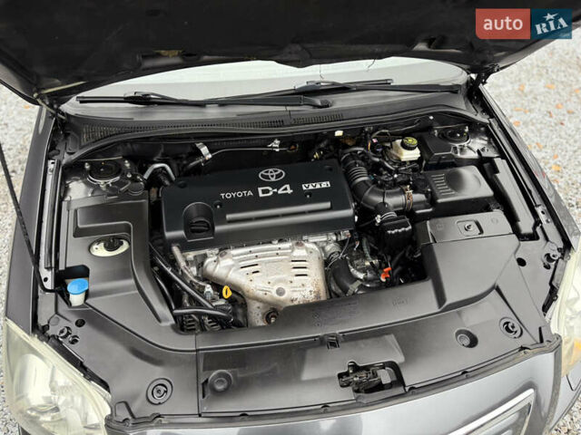 Серый Тойота Авенсис, объемом двигателя 2 л и пробегом 194 тыс. км за 7800 $, фото 71 на Automoto.ua