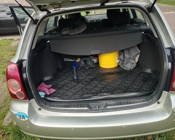 Серый Тойота Авенсис, объемом двигателя 2 л и пробегом 285 тыс. км за 6200 $, фото 3 на Automoto.ua