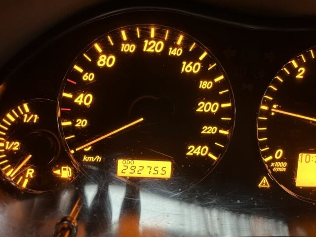 Серый Тойота Авенсис, объемом двигателя 2 л и пробегом 292 тыс. км за 6750 $, фото 3 на Automoto.ua