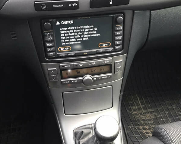 Серый Тойота Авенсис, объемом двигателя 2.2 л и пробегом 225 тыс. км за 7900 $, фото 6 на Automoto.ua