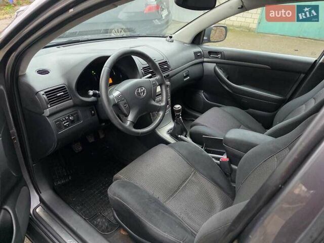 Серый Тойота Авенсис, объемом двигателя 2.2 л и пробегом 340 тыс. км за 3999 $, фото 7 на Automoto.ua
