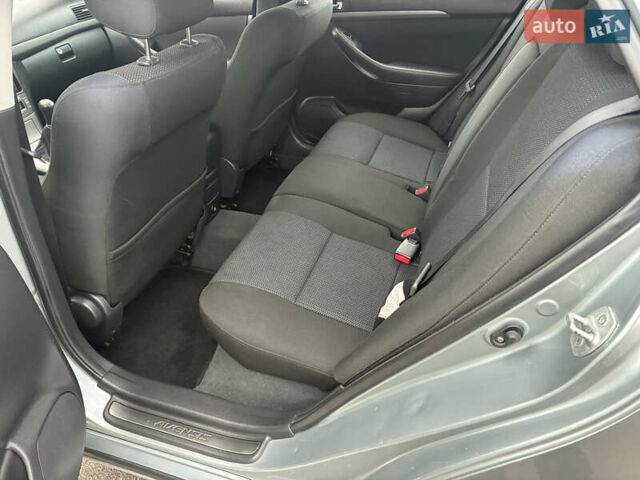 Серый Тойота Авенсис, объемом двигателя 1.79 л и пробегом 210 тыс. км за 7300 $, фото 11 на Automoto.ua