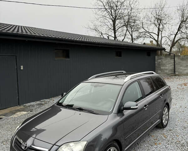 Серый Тойота Авенсис, объемом двигателя 2 л и пробегом 194 тыс. км за 7800 $, фото 5 на Automoto.ua