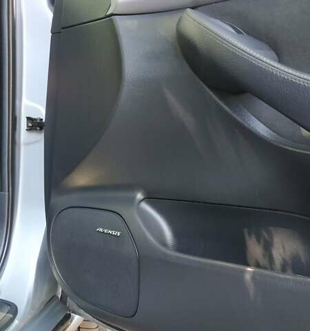 Сірий Тойота Авенсіс, об'ємом двигуна 2 л та пробігом 409 тис. км за 7000 $, фото 94 на Automoto.ua