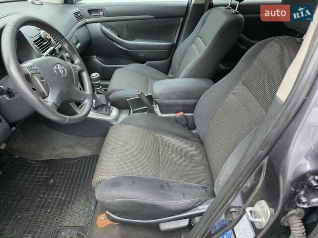 Серый Тойота Авенсис, объемом двигателя 2.2 л и пробегом 340 тыс. км за 3999 $, фото 17 на Automoto.ua
