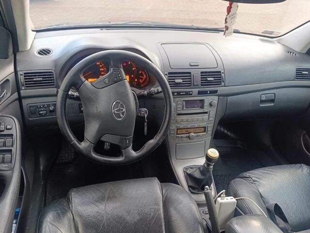 Серый Тойота Авенсис, объемом двигателя 0 л и пробегом 200 тыс. км за 4400 $, фото 4 на Automoto.ua