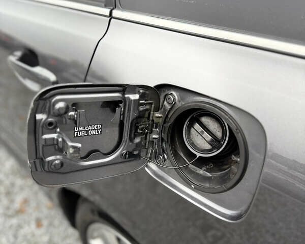 Серый Тойота Авенсис, объемом двигателя 2 л и пробегом 194 тыс. км за 7800 $, фото 64 на Automoto.ua