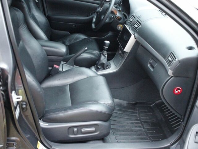 Серый Тойота Авенсис, объемом двигателя 2 л и пробегом 300 тыс. км за 8200 $, фото 2 на Automoto.ua