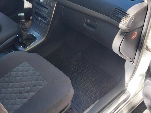 Серый Тойота Авенсис, объемом двигателя 2.2 л и пробегом 300 тыс. км за 6200 $, фото 4 на Automoto.ua