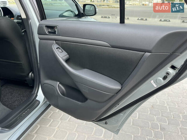 Сірий Тойота Авенсіс, об'ємом двигуна 1.8 л та пробігом 233 тис. км за 7700 $, фото 42 на Automoto.ua