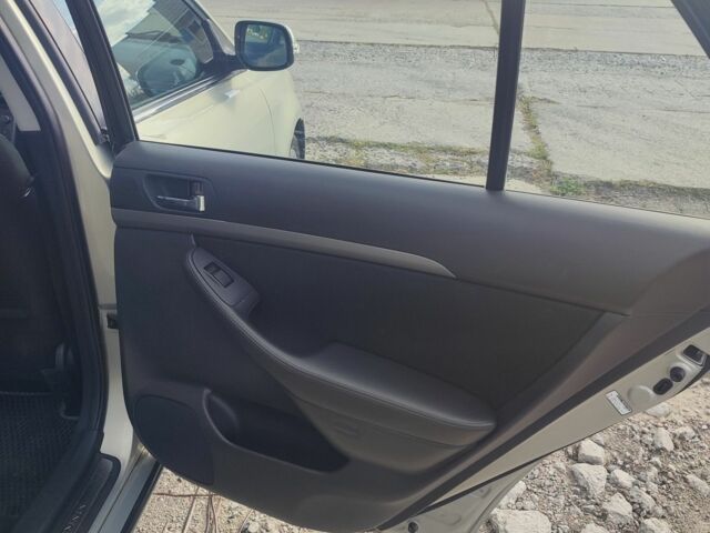Серый Тойота Авенсис, объемом двигателя 2 л и пробегом 325 тыс. км за 5700 $, фото 11 на Automoto.ua