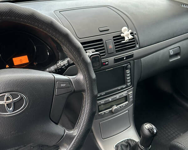 Серый Тойота Авенсис, объемом двигателя 1.8 л и пробегом 310 тыс. км за 5900 $, фото 12 на Automoto.ua