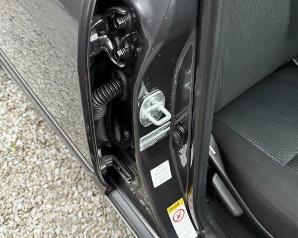 Серый Тойота Авенсис, объемом двигателя 2 л и пробегом 194 тыс. км за 7800 $, фото 138 на Automoto.ua