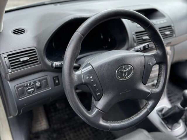 Серый Тойота Авенсис, объемом двигателя 2.2 л и пробегом 300 тыс. км за 2800 $, фото 13 на Automoto.ua